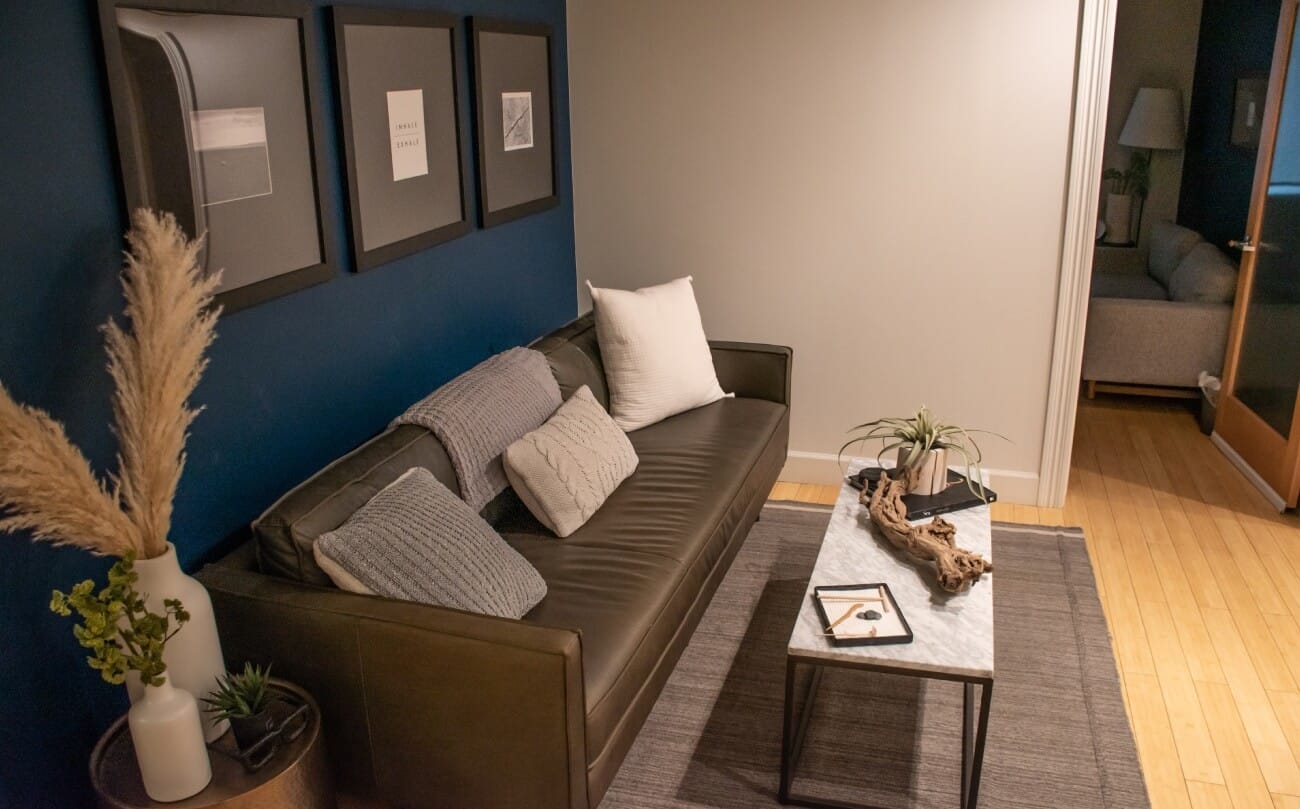 Relaxing space in the clinic with a couch and cushions with natural elements at K Therapy SLC.